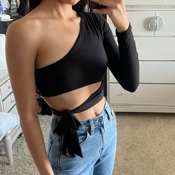 Cut Out Top - Picture 3 of 6